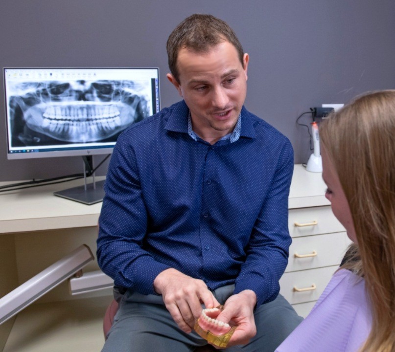 Emergency dentist in Palos Heights talking to dental patient